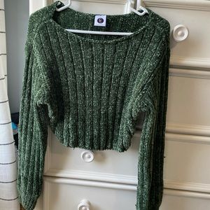 Long-sleeve cropped green sweater